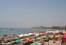 Reddingsbrigade stranden Istanbul redden ruim 18.000 mensen Tijdens een drukke periode op het strand van Side