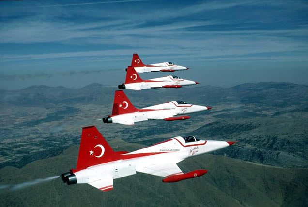 Turkse Luchtmacht geeft show in Nederland Turkse Luchtmacht geeft show in Nederland
