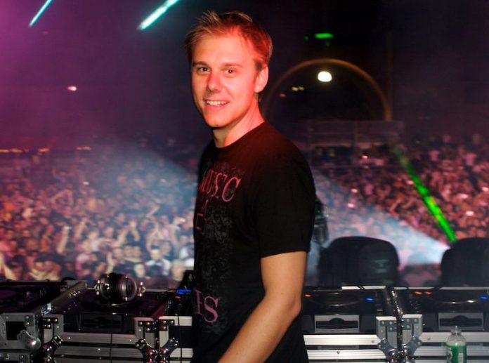 Video's Armin van Buuren in Turkije Video's: Armin van Buuren in Turkije