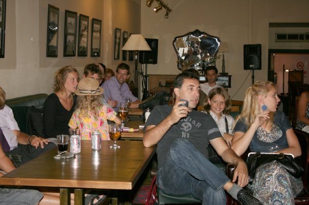 Nederlanders borrelen in Istanbul Nederlanders borrelen in Istanbul