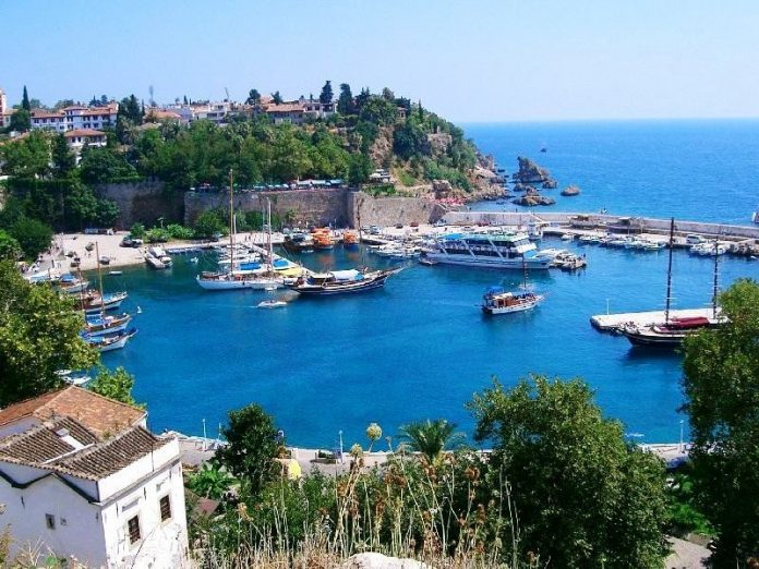 Duitsers en Russen krijgen geen genoeg van Antalya Duitsers en Russen krijgen geen genoeg van Antalya