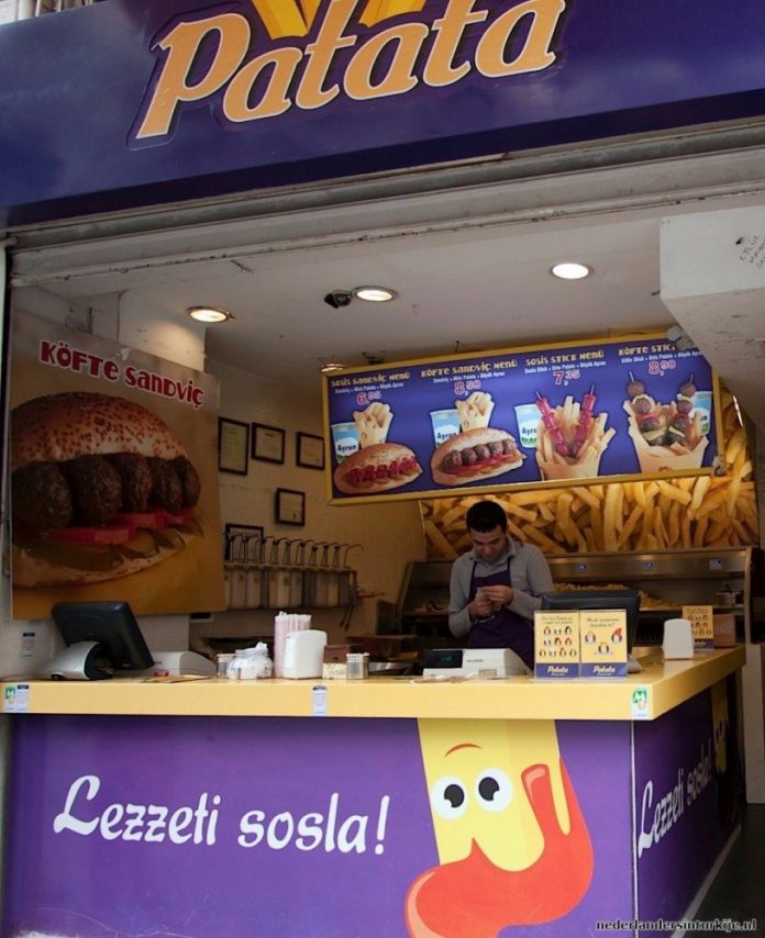 De Hollandse patatkraam in Istanbul, Beyoglu