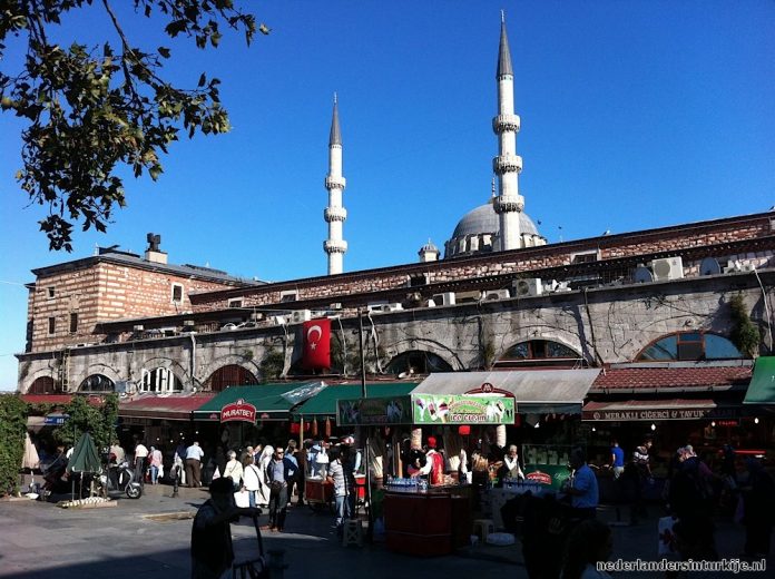 Wizard İstanbul helpt buitenlandse toeristen op weg Wizard İstanbul helpt buitenlandse toeristen op weg