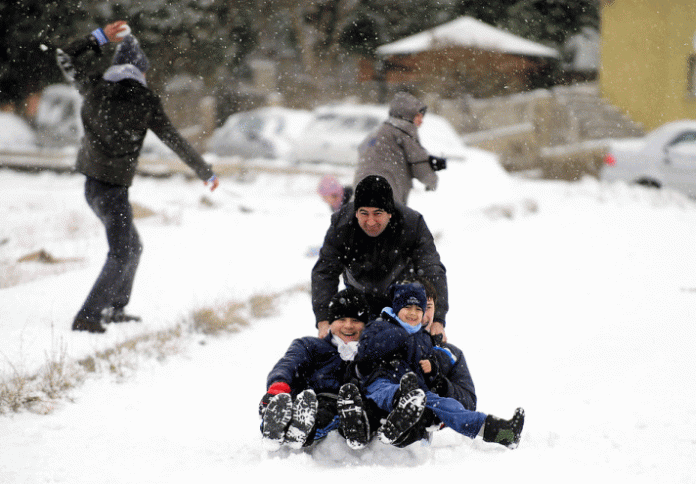 Na 5 jaar ook weer sneeuw in Izmir Na 5 jaar ook weer sneeuw in Izmir
