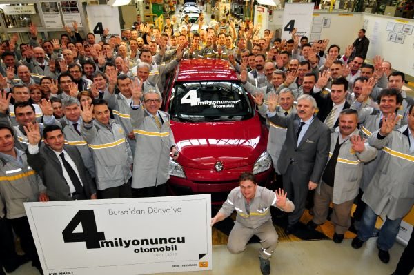 Renault Turkije bouwt 4 miljoenste auto in Bursa Renault Turkije bouwt 4 miljoenste auto in Bursa