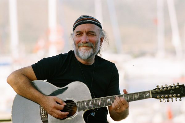 Moderne Zwarte Zee muziek met Fuat Saka Moderne Zwarte Zee muziek met Fuat Saka