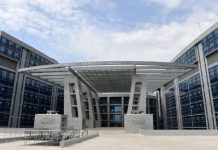 Opening grootste rechtbank ter wereld uitgesteld