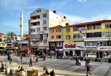 Turkse winkeliers moeten meer bijdragen aan schoon straatbeeld