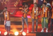 Wesley Sneijder zet stadion op zijn kop tijdens bekeruitreiking