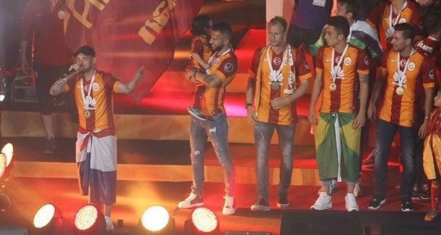 Sneijder Fener Aglama