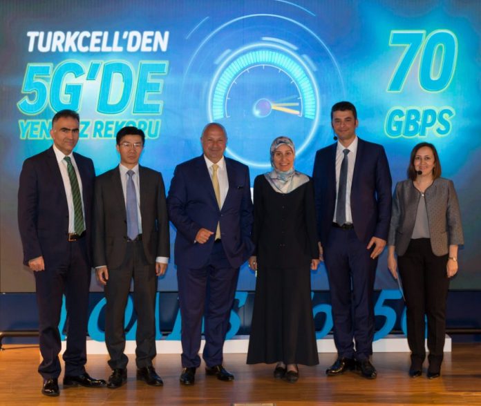 Turkcell_Huawei-5G-hız-testi-toplu-fotoğraf-900x760